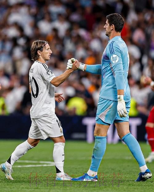 马卡:安帅不满皇马的表现 门迪左路防守孤立无援 马卡:安帅不满皇马的表现 门迪左路防守孤立无援